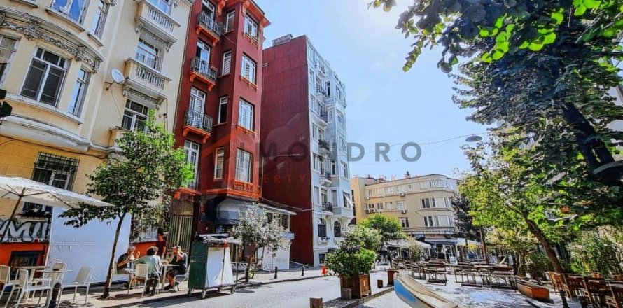 12+4 Lägenhet  i Beyoglu, Istanbul, istanbul, Turkiet Nr. 184849