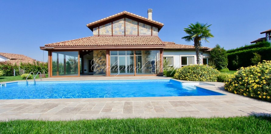 5+1 Villa in Istanbul, Turkey No. 178962