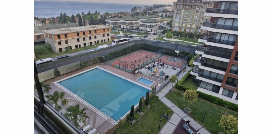 4+1 Apartment  in Bueyuekcekmece, Istanbul, Turkey No. 193260