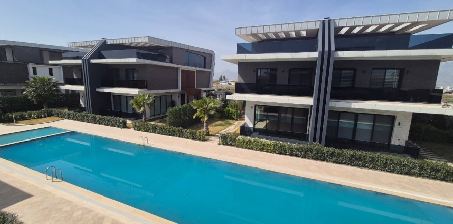 5+1 Villa  in Antalya, Turkey No. 188524