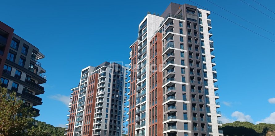 3+1 Apartment in Istanbul, Turkey No. 85602