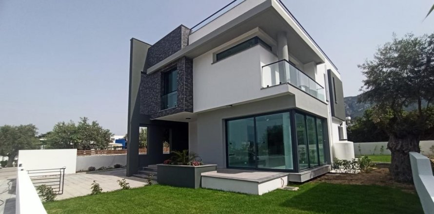 4+1 Villa in Girne, Nr. 190982