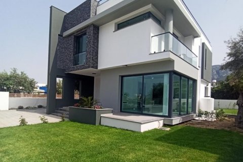 4+1 Villa in Girne, Nr. 190982 - 2