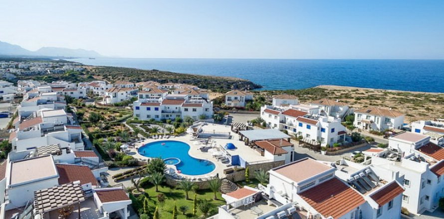 3+1 Apartment  in Girne, Northern Cyprus No. 190980